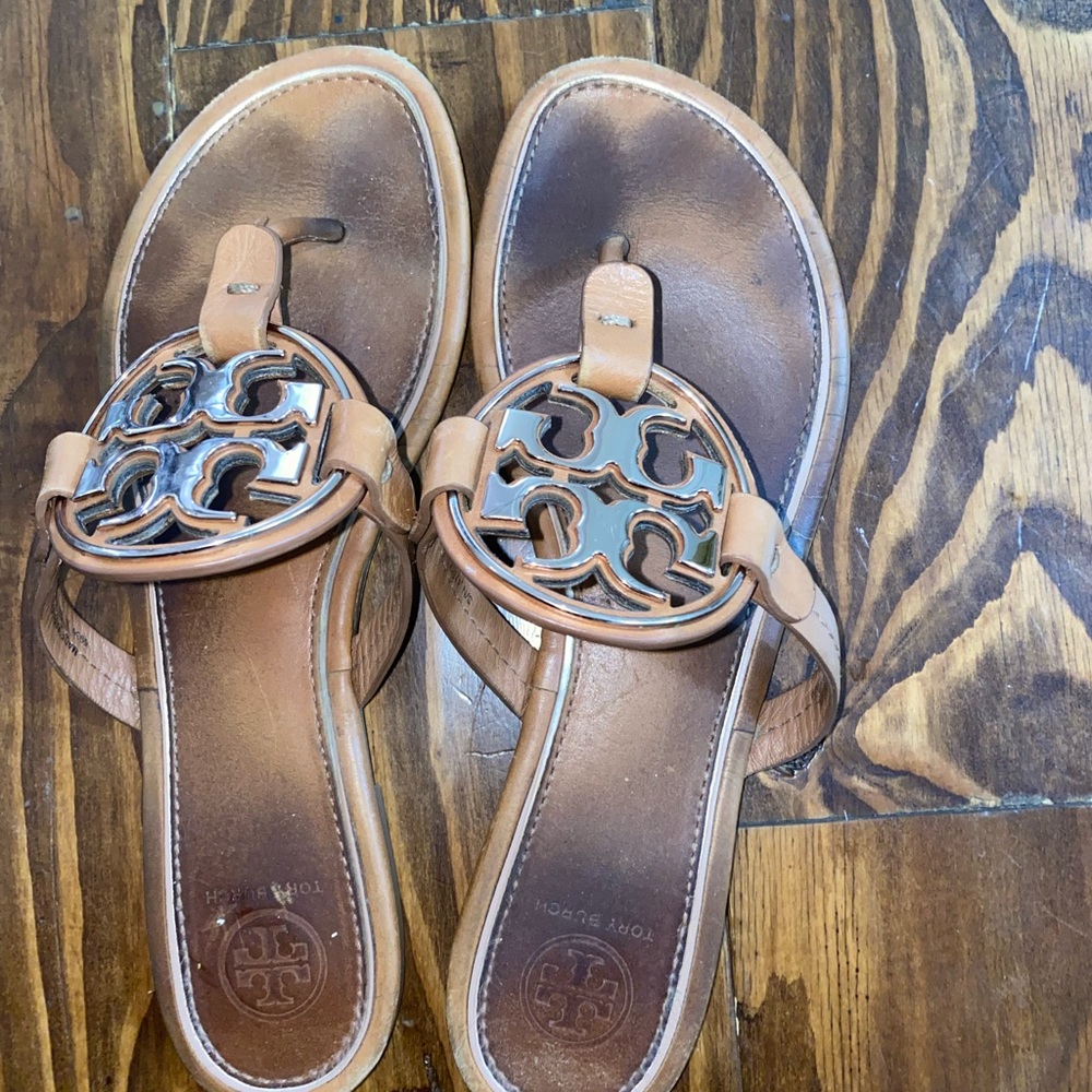 TORY BURCH MILLER METAL-LOGO SANDAL, LEATHER